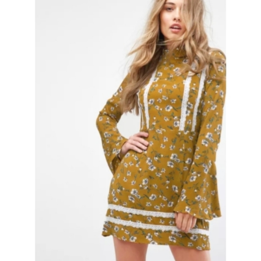 Misguided Yellow Foral Print Boho Dress w/ bell sleeves & lace detail, size 6